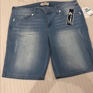 Short jeans new with the tag